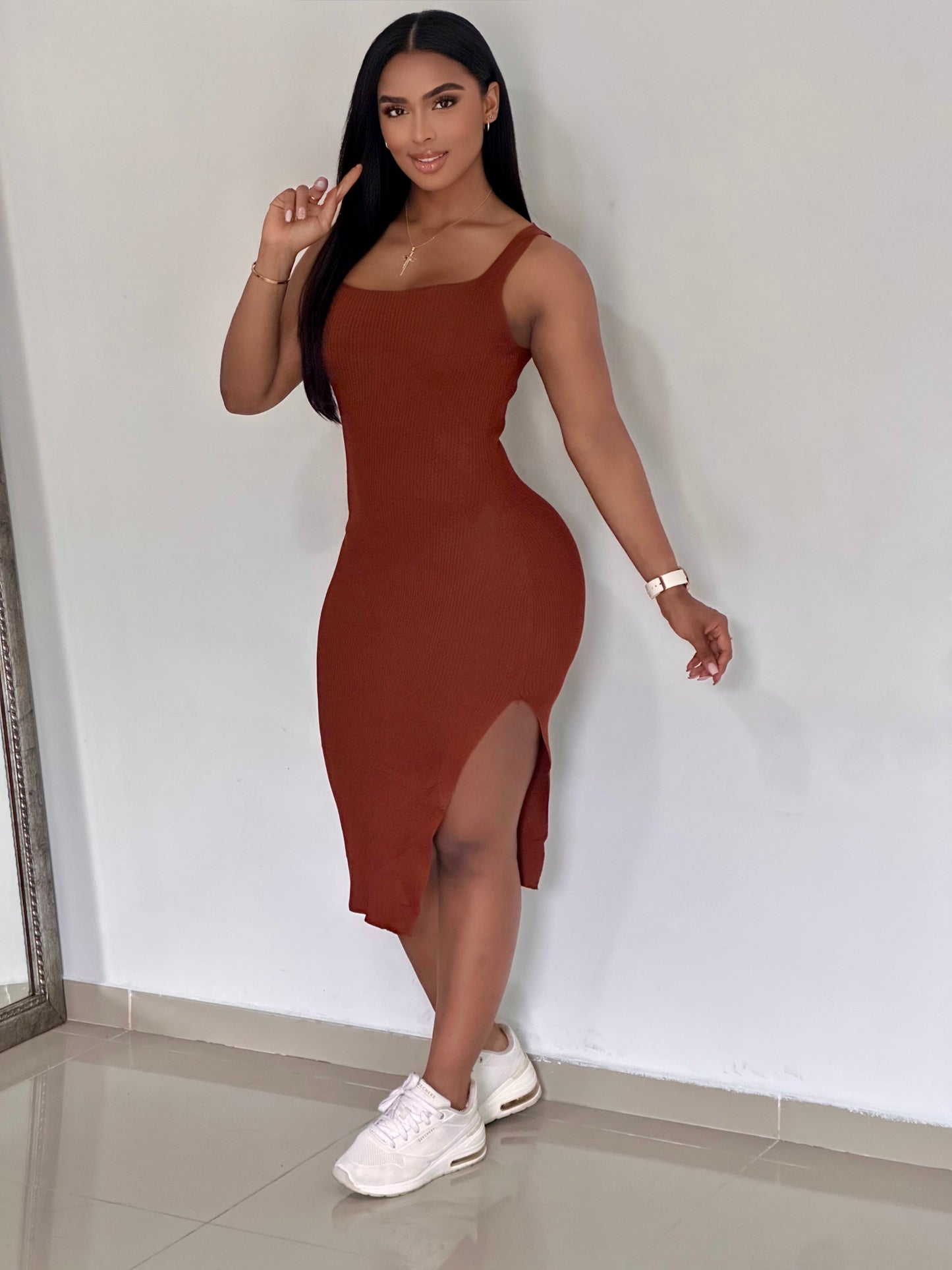 VESTIDO EN HILO TIRA Y ABERTURA - YX1072