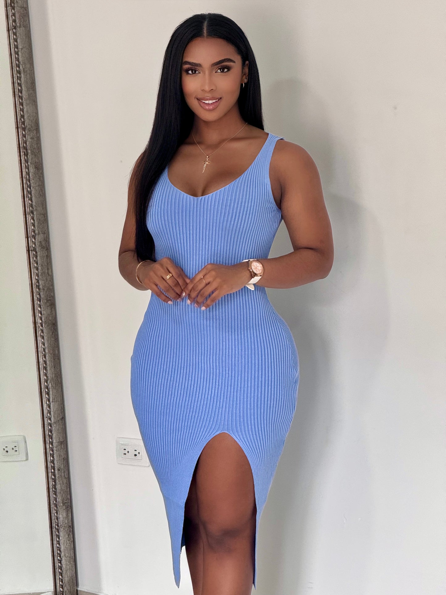 VESTIDO EN HILO CUELLO EN V TIRA Y ABERTURA - YX1073