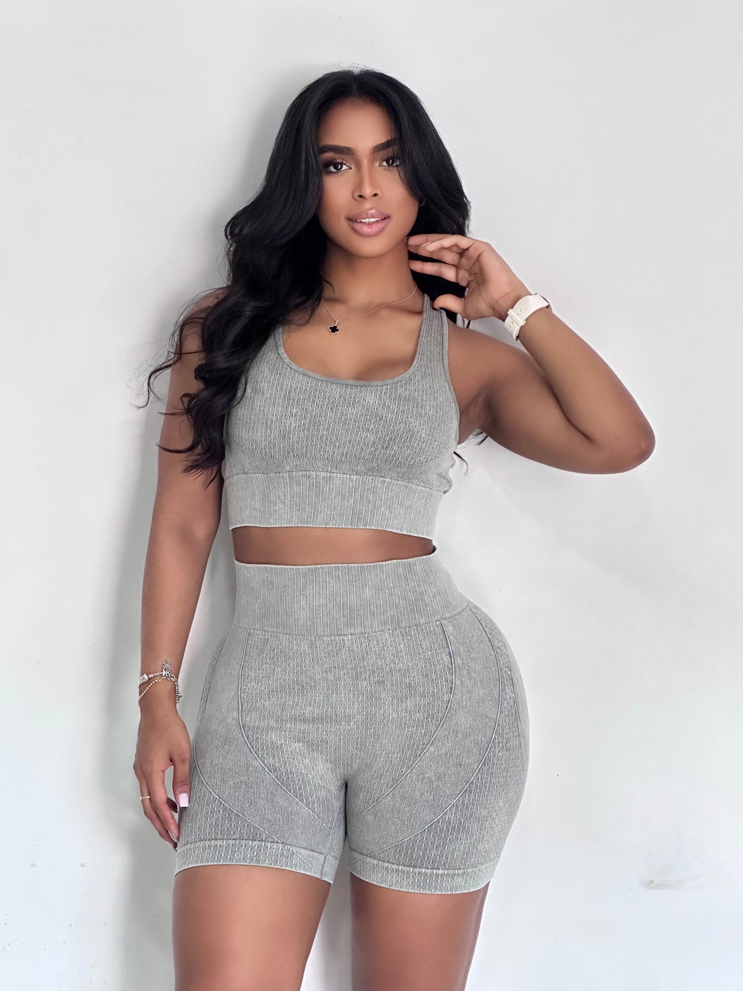 CONJUNTO DE HILO CORTO HUECO EN LA ESPALDA - 0419