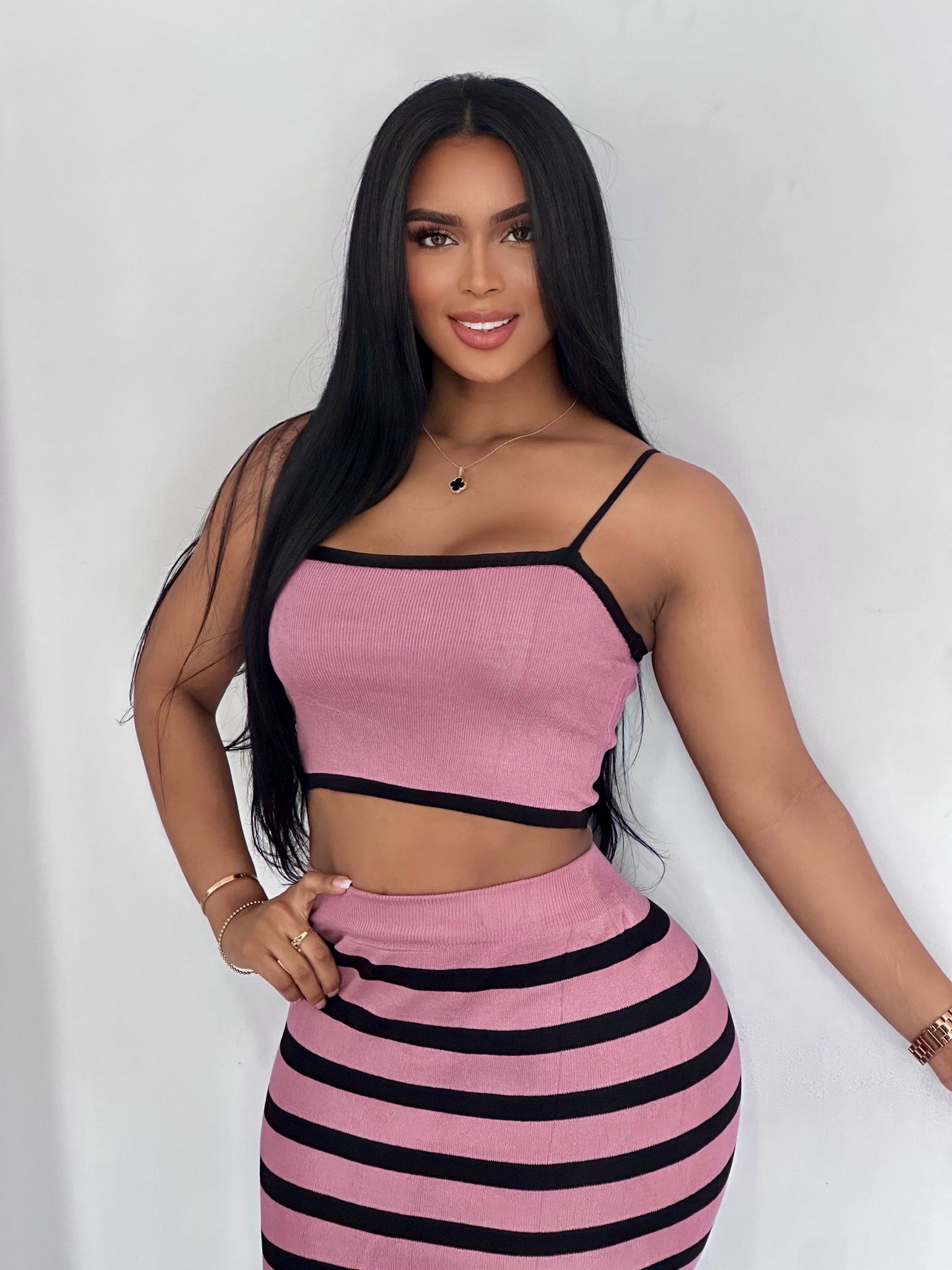 CONJUNTO DE HILO FALDA LARGO RAYADA BLUSA CORTA DE TIRA - MZ5408