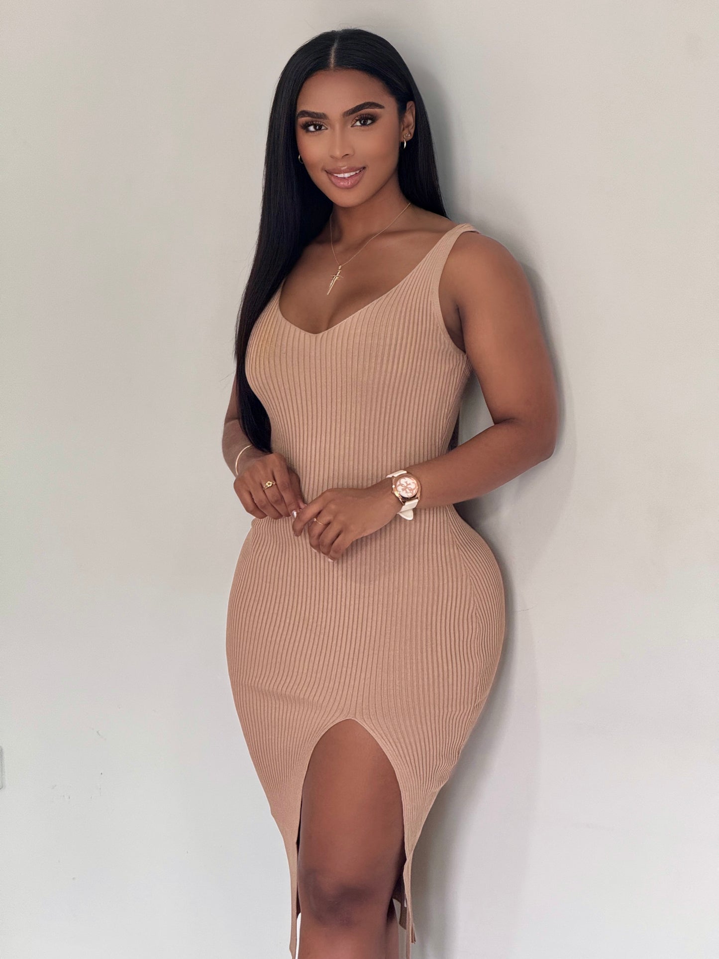 VESTIDO EN HILO CUELLO EN V TIRA Y ABERTURA - YX1073