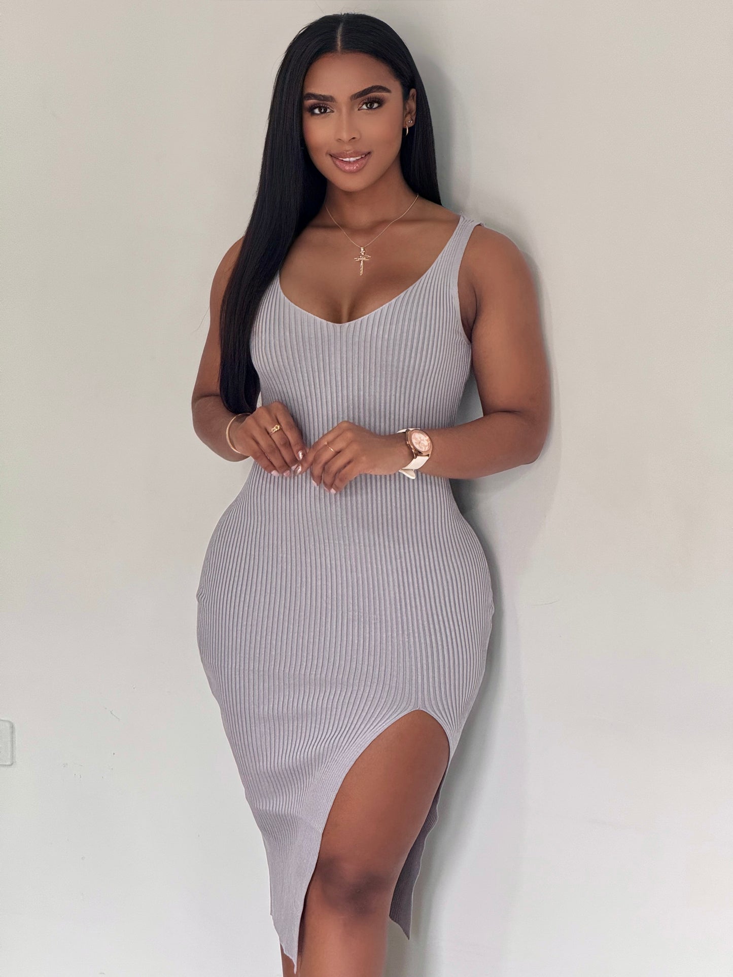 VESTIDO EN HILO CUELLO EN V TIRA Y ABERTURA - YX1073