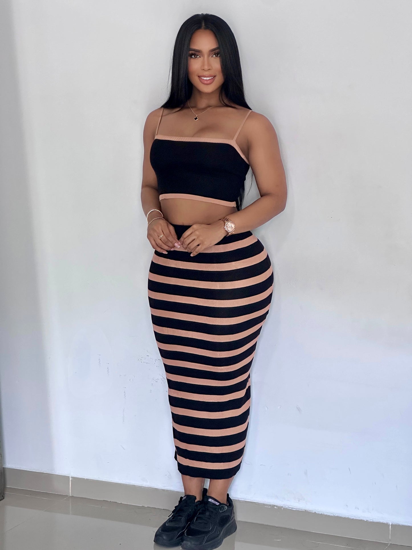 CONJUNTO DE HILO FALDA LARGO RAYADA BLUSA CORTA DE TIRA - MZ5408