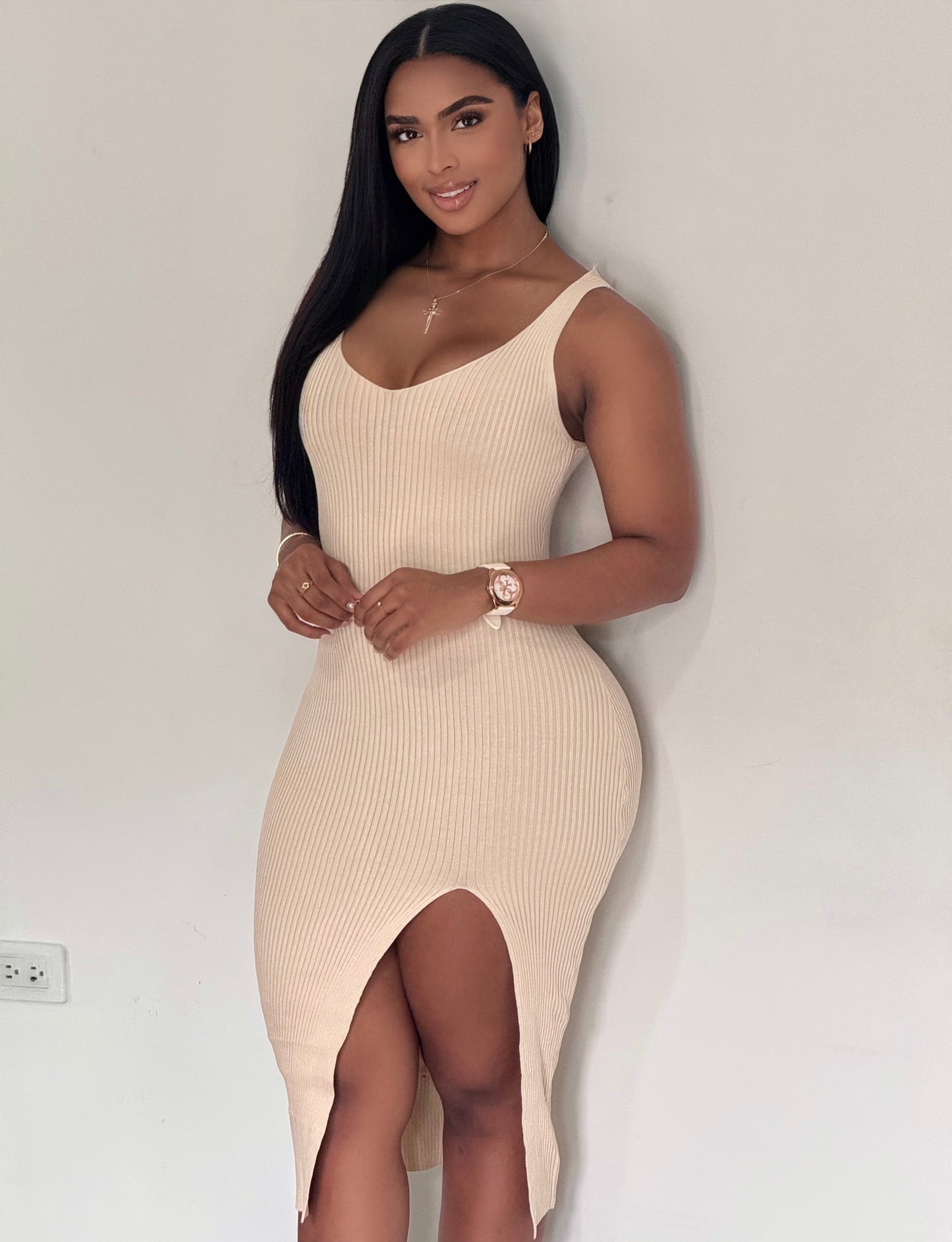 VESTIDO EN HILO CUELLO EN V TIRA Y ABERTURA - YX1073