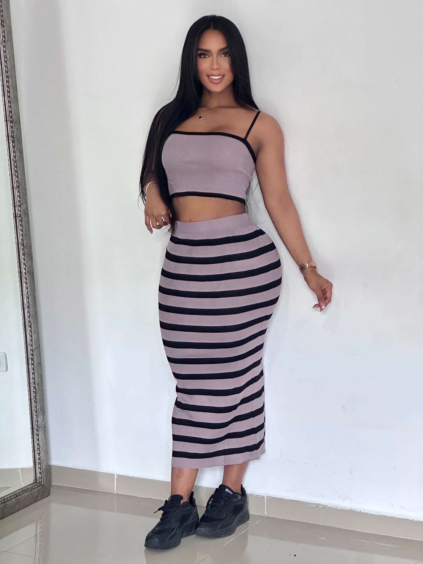 CONJUNTO DE HILO FALDA LARGO RAYADA BLUSA CORTA DE TIRA - MZ5408