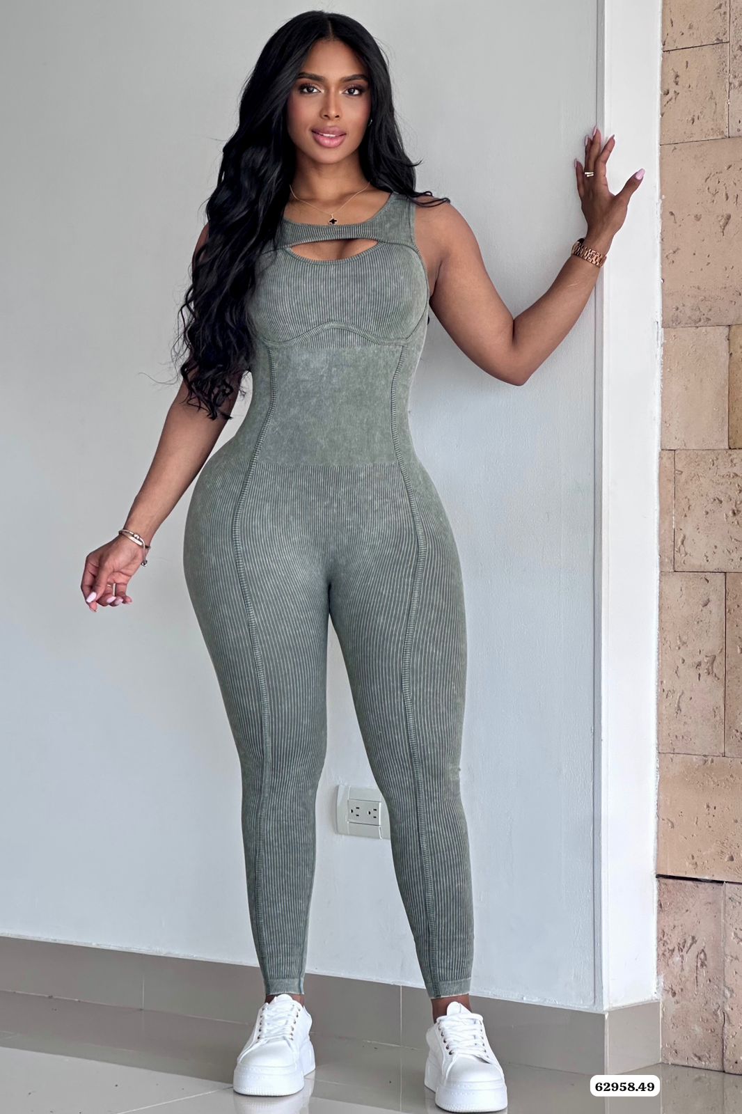 ENTERIZO CON ESCOTE EN EL BUSTO MANGA SIZA  - 62958