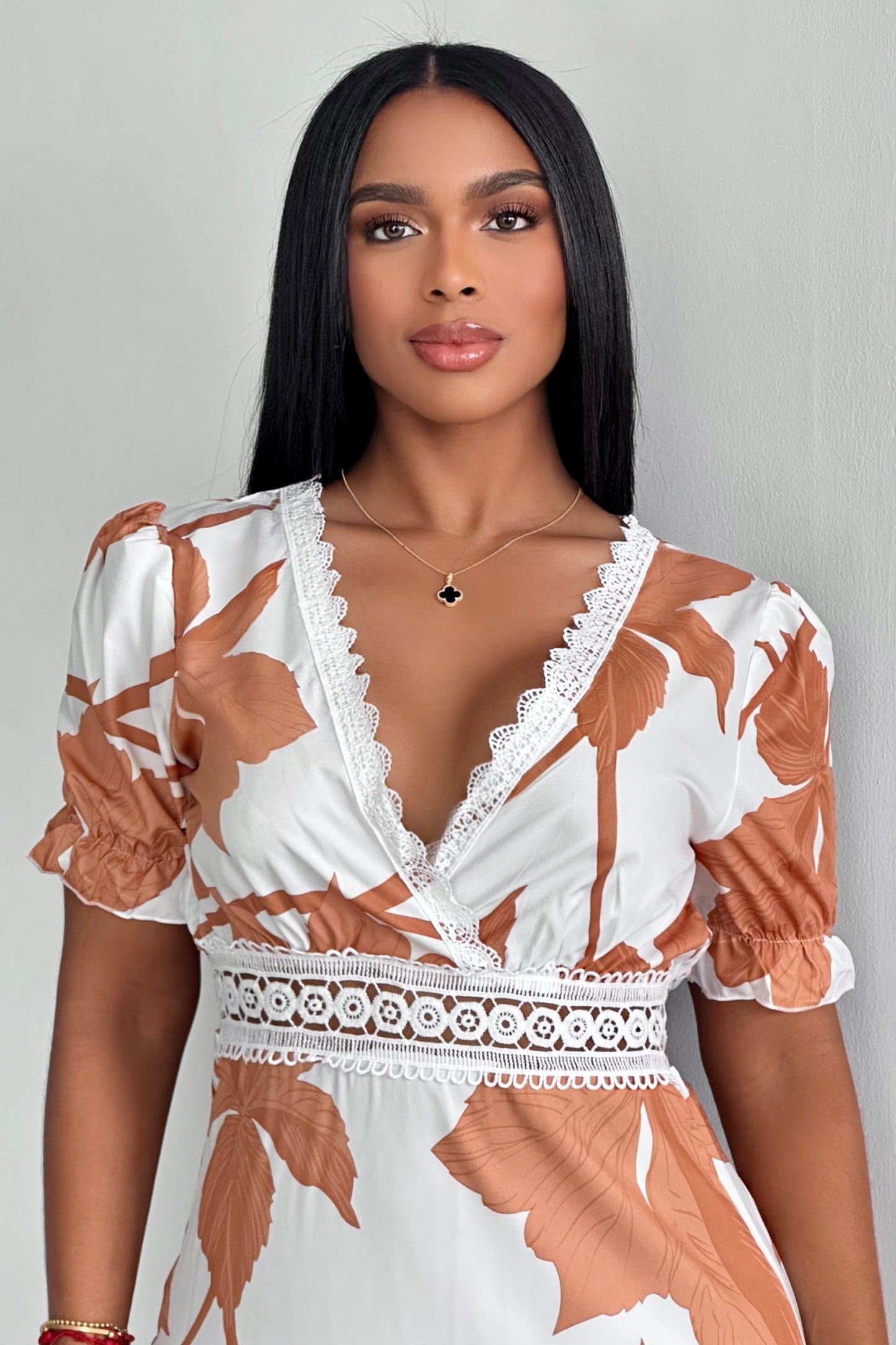 VESTIDO FLORES DETALLE DIPIUR ESCOTE- 08442