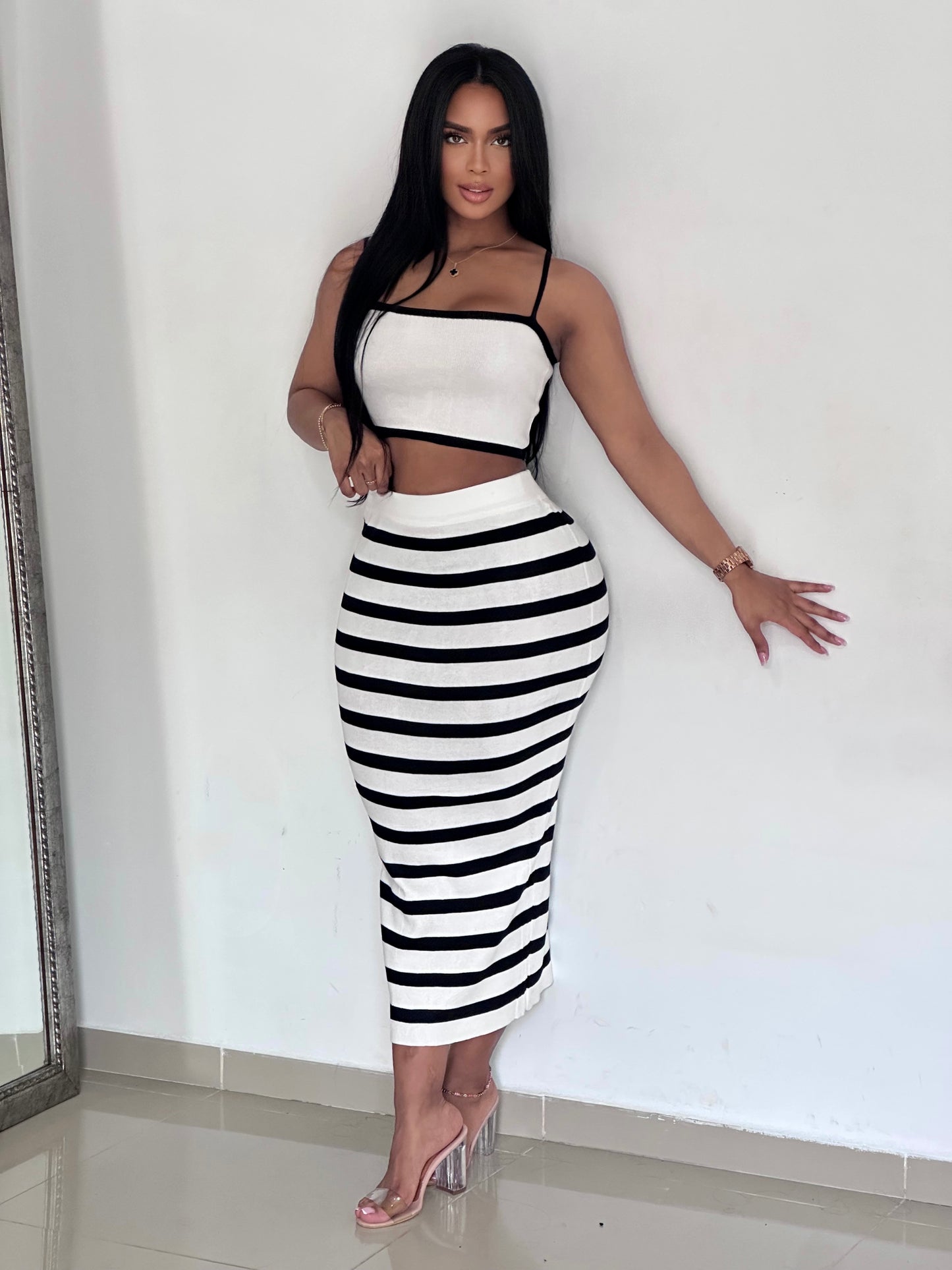CONJUNTO DE HILO FALDA LARGO RAYADA BLUSA CORTA DE TIRA - MZ5408