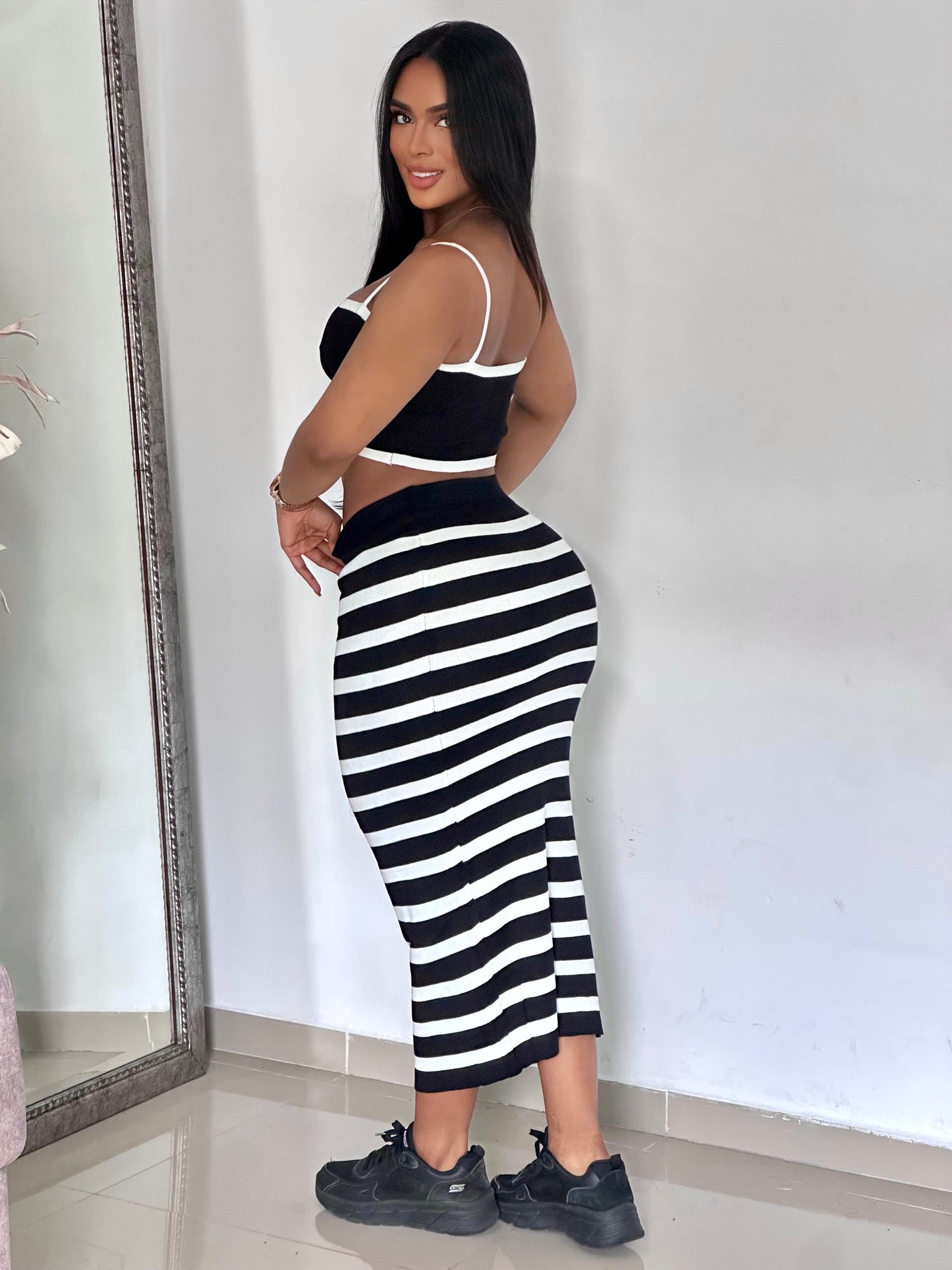 CONJUNTO DE HILO FALDA LARGO RAYADA BLUSA CORTA DE TIRA - MZ5408
