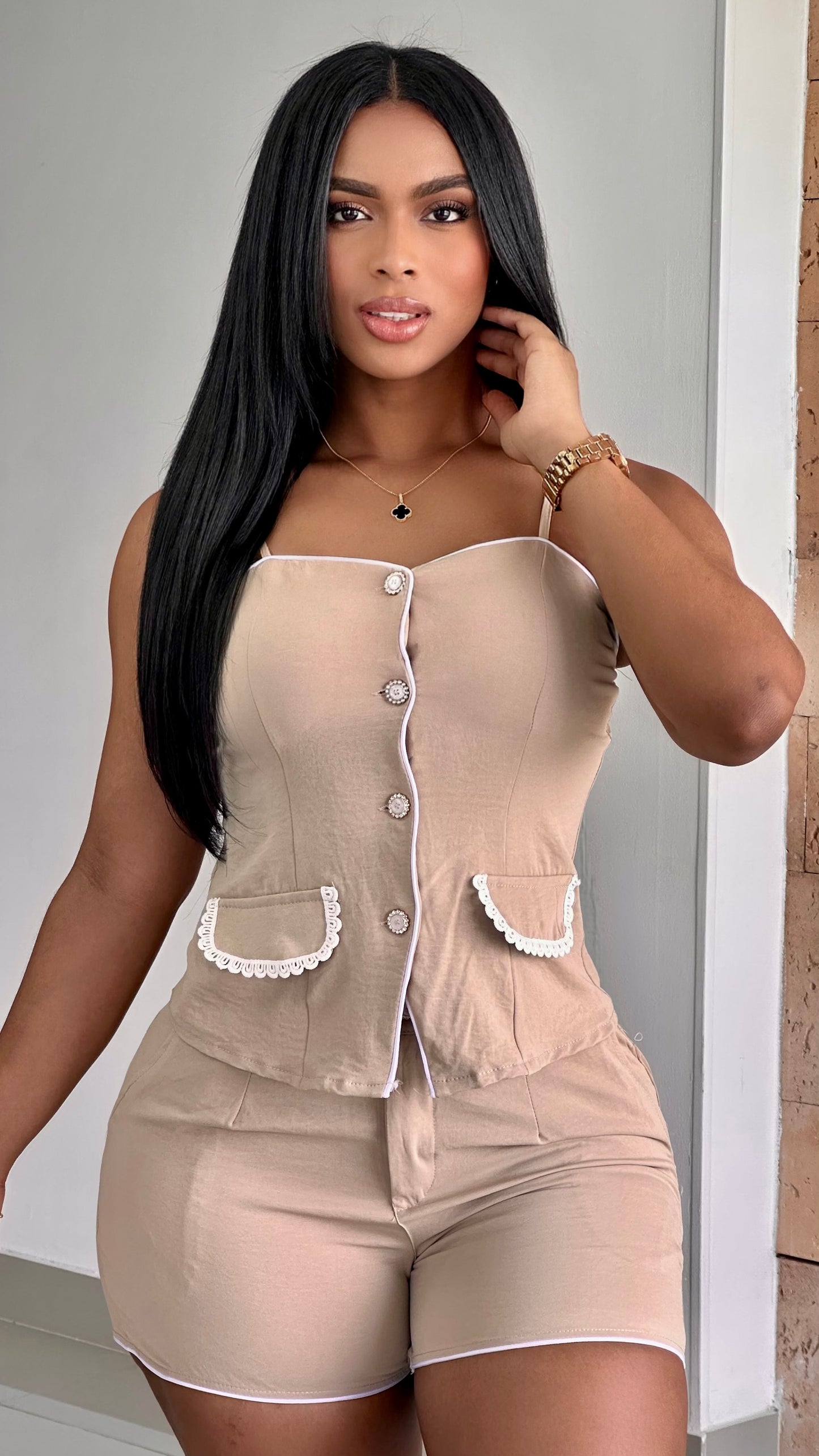 CONJUNTO CORTO BLUSA TIRA BOTONES DORADOS CHALIS - 66646