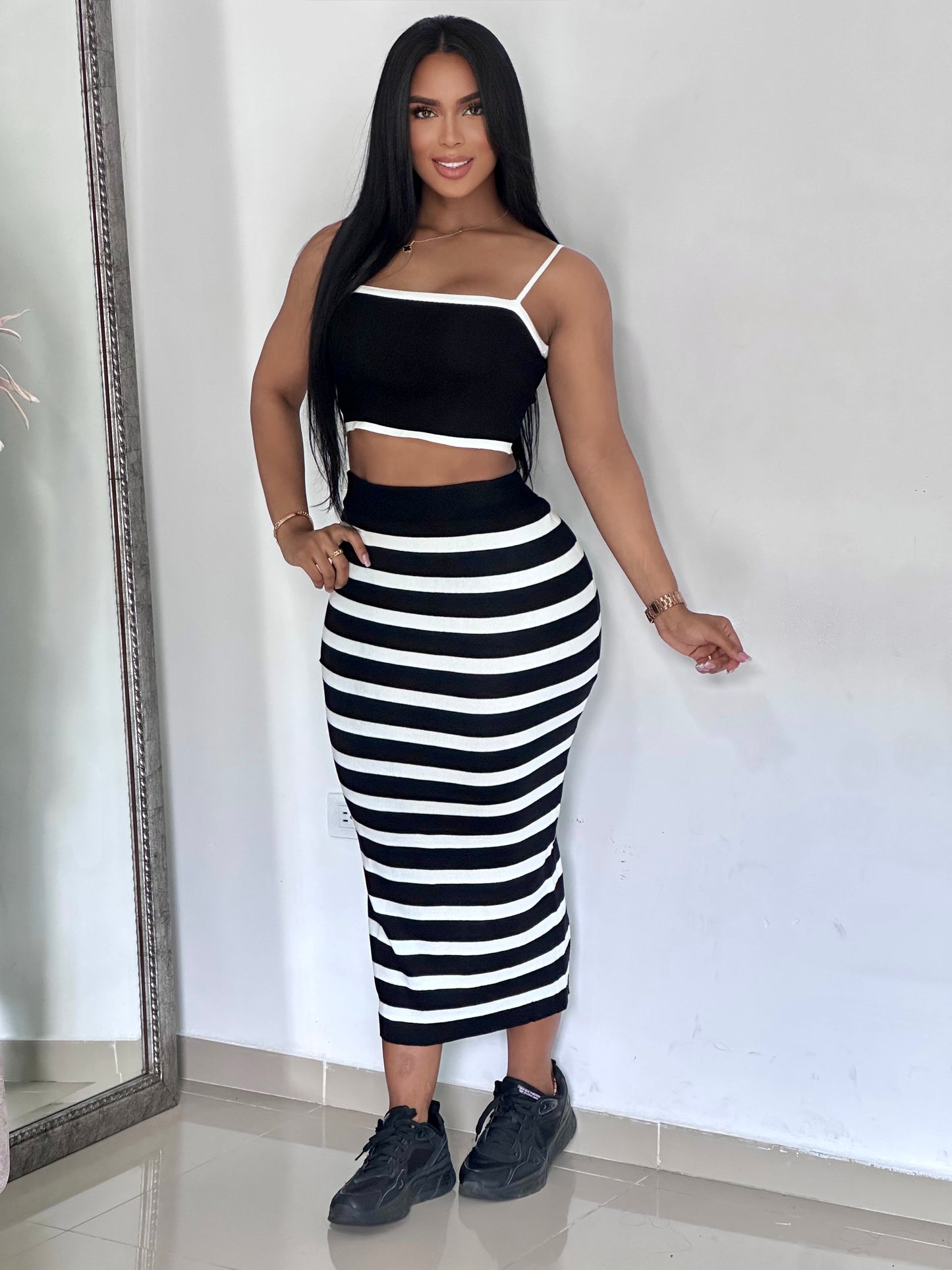 CONJUNTO DE HILO FALDA LARGO RAYADA BLUSA CORTA DE TIRA - MZ5408