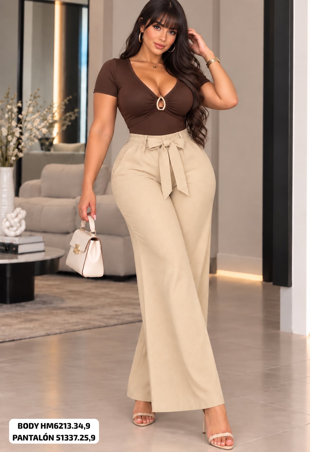 BODY CON DETALLE EN EL ESCOTE BRILLANTE - HM6213